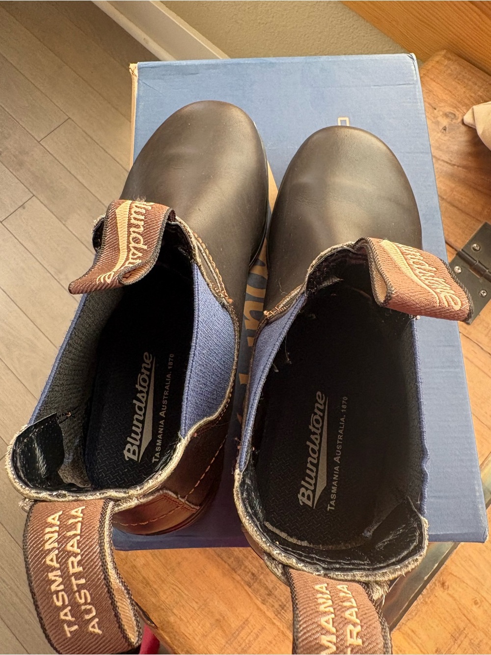 Blundstone Women’s Boots - Dark Brown with Navy Elastic - Picture 9 of 11